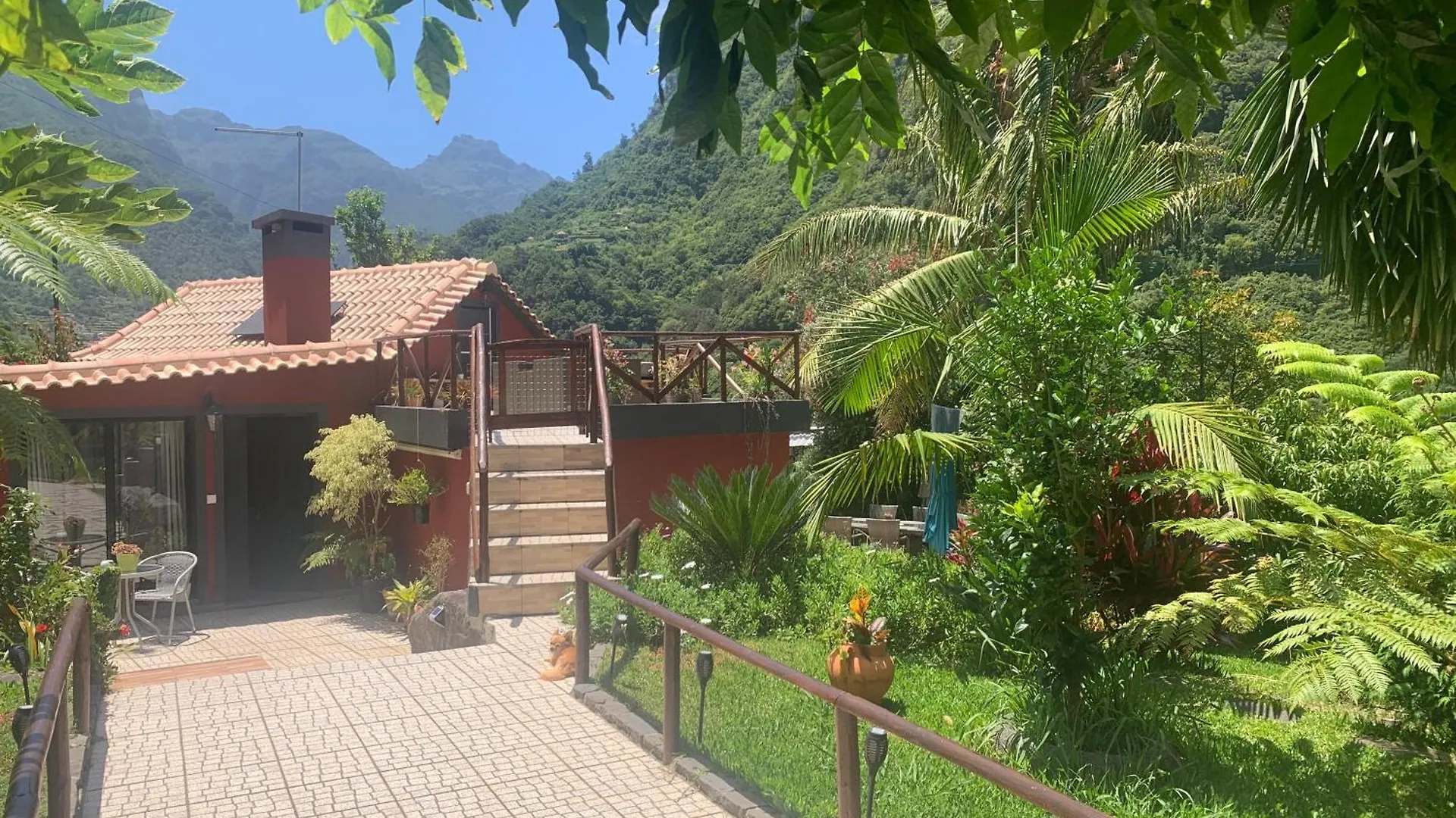 Bed and Breakfast Maderedocevida Боавентура